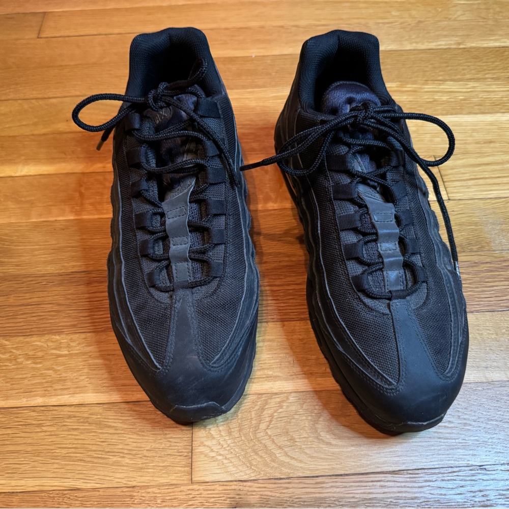 Nike Black Sneakers